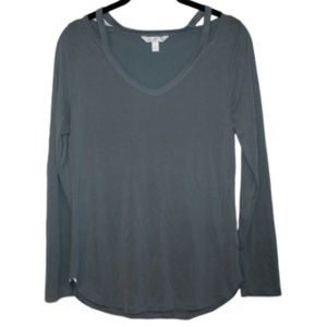 TIme and Tru | Gray Long Sleeve V-Neck Tee (S)